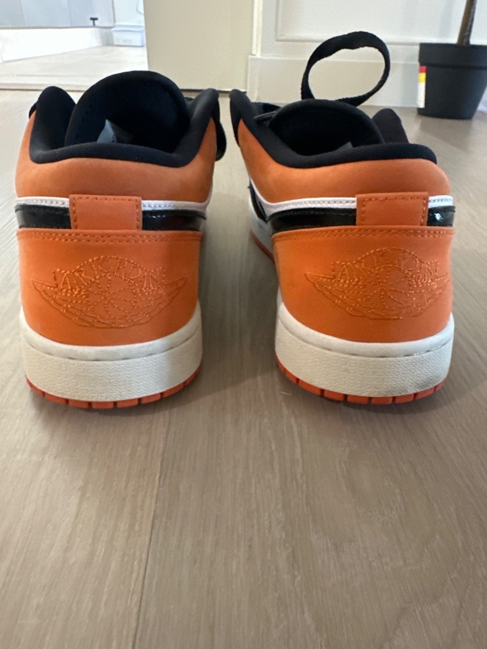 Air Jordan 1 Low - Picture 3 of 4